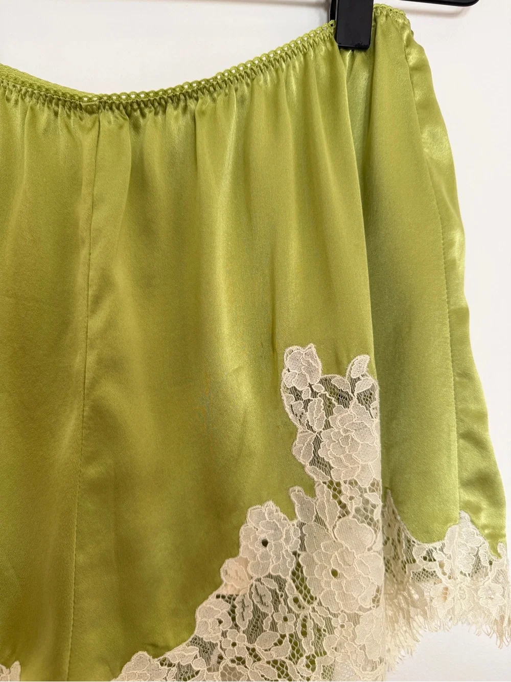 Doen Iona lace-trimmed silk-satin shorts